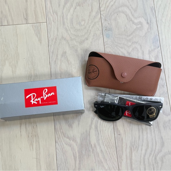 Ray-Ban Black Wayfarer Sunglasses with Tan Case NWT - Picture 1 of 7